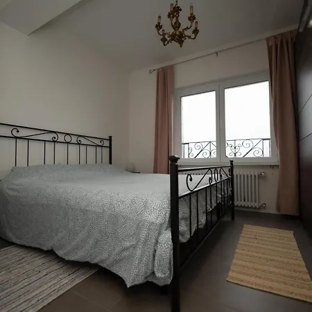 Entire With Stunning View Apartment